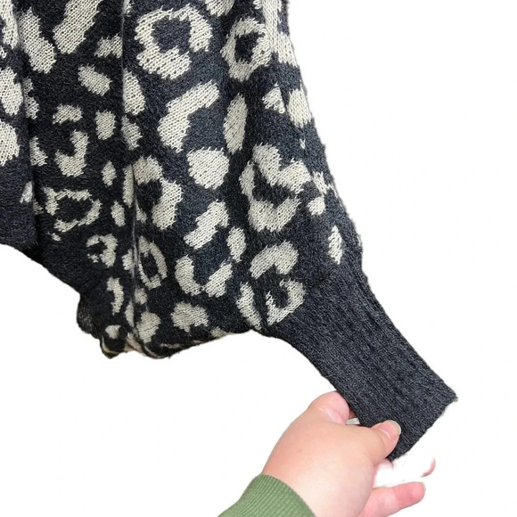 Anthropologie Akemi + Kin Louise Sweater Cardigan Leopard Print Black One Size - Picture 7 of 12